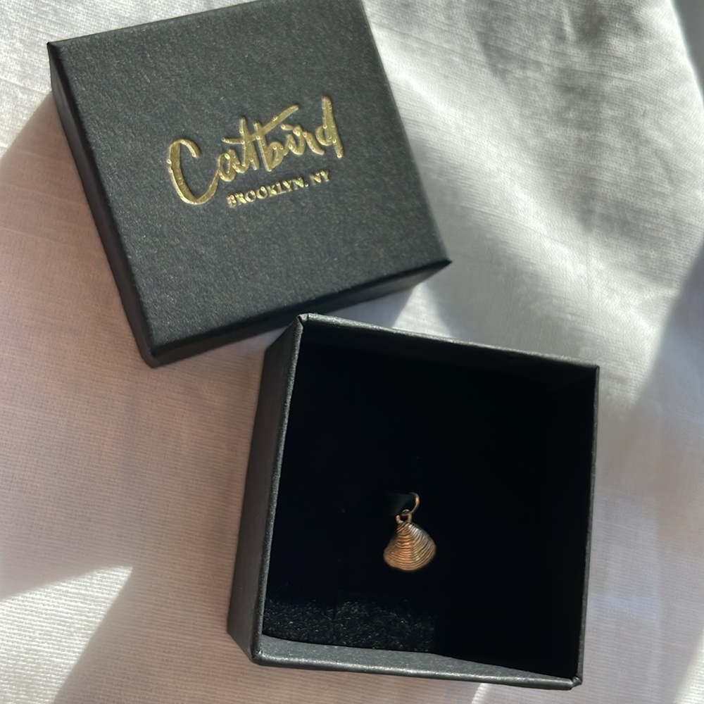CATBIRD Clam Shell Charm NWT - Picture 4 of 4